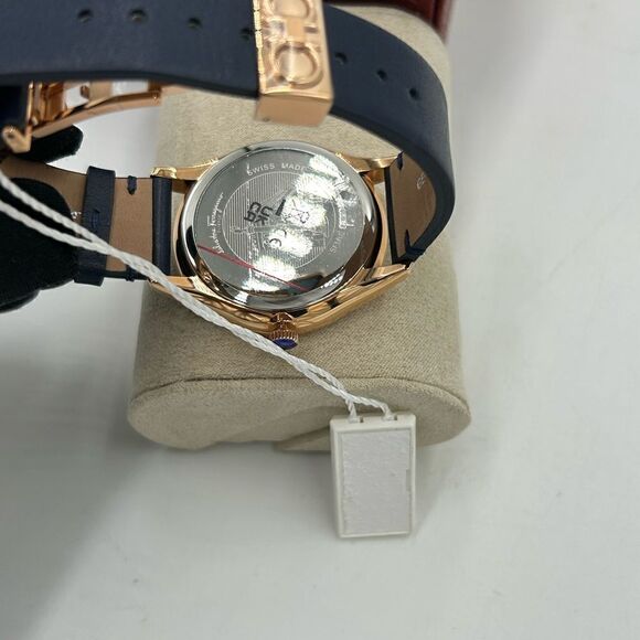 Man Salvatore, Ferragamo timeless 40 mm quartz, watch deployment clasp - Picture 8 of 13